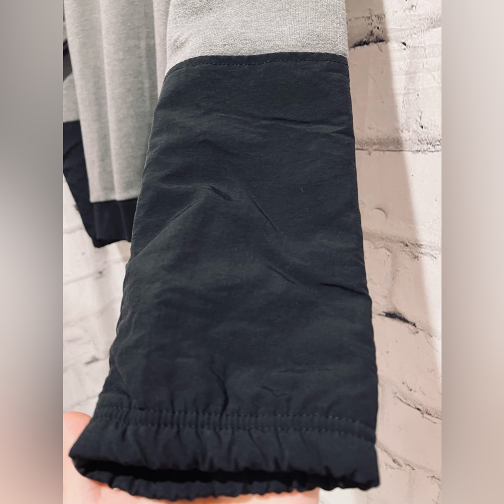 The North Face Graphic Long Sleeve Crew Neck Sweater - Picture 5 of 11